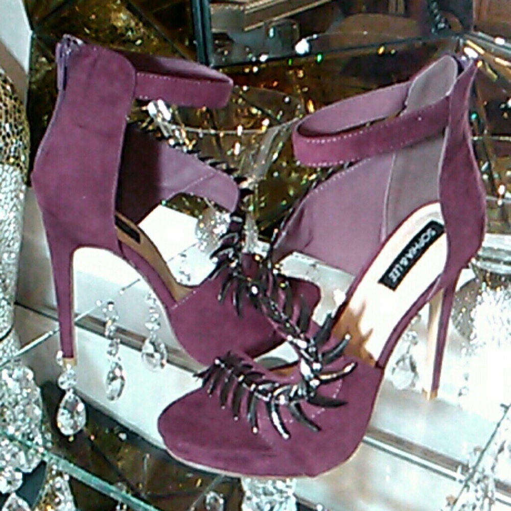 Heels - Picture 3 of 7